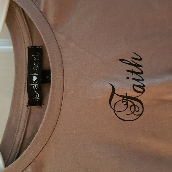 Derek heart crop top 'Faith' - Picture 2 of 4